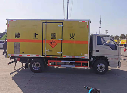虞城爆破器材运输车技术升级与安全合规新趋势
